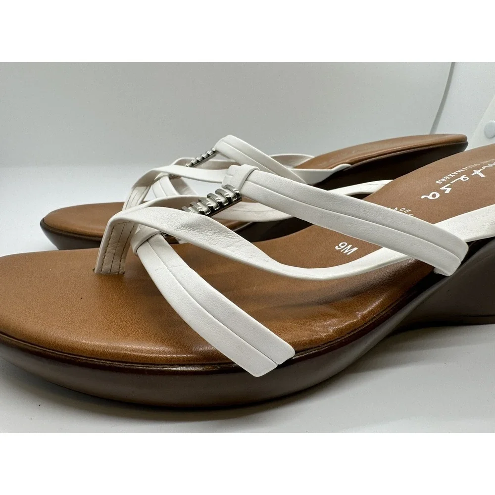Contesa by Italian Shoemakers Size 9M White Wedge Silver Embellished Sandals